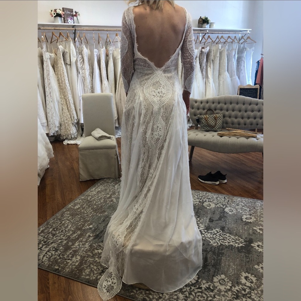 LAST ONE! Boho Long Sleeve Wedding Dress - Picture 6 of 8